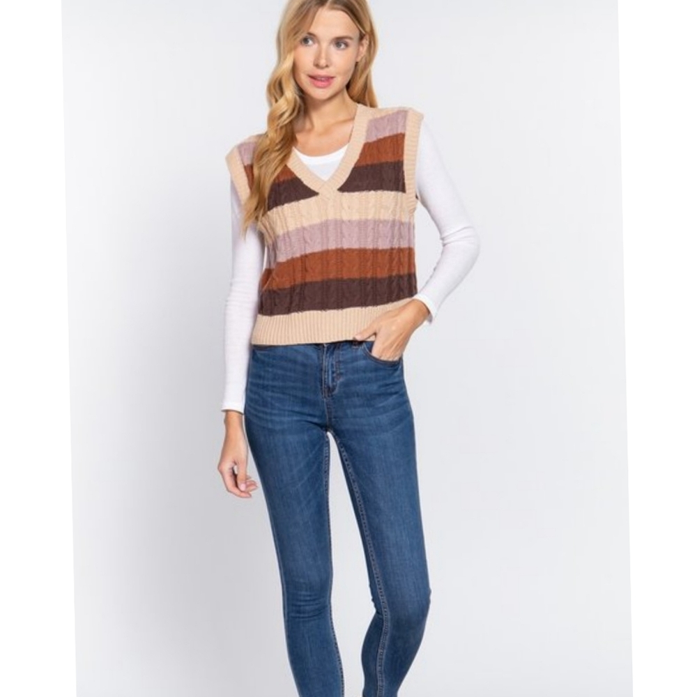 SLEEVELESS CABLE SWEATER VEST